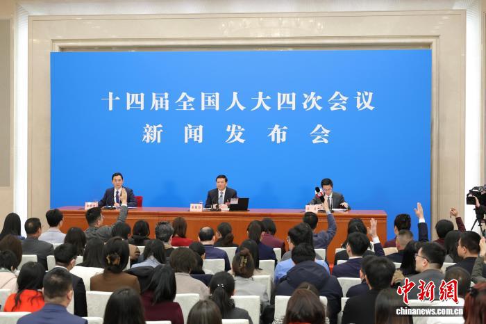 蓝狮娱乐登录：（全国两会）娄勤俭以三个“非常”点赞国产人形机器人